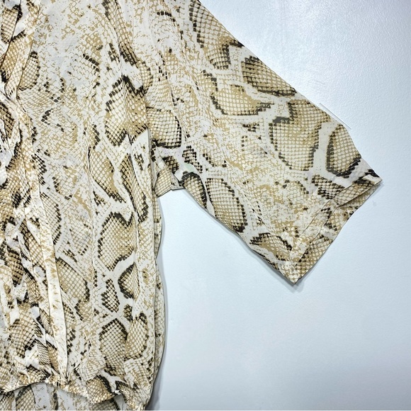 A.N.A Women’s L Snakeskin Print Blouse Pullover Pintuck Detail V-Neck 3/4 Sleeve - Picture 4 of 16